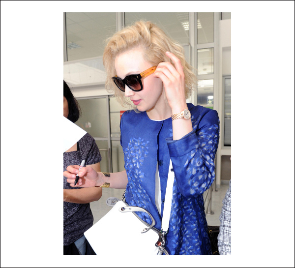 「Sarah Gadon」