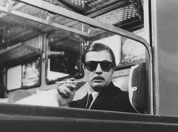 Persol 墨鏡設計巧然分明，其最經典系列莫過於出現在1961年紅片全球的電影「Divorce Italian Style」（義大利式離婚）裏頭的「649型號」，由男主角 Marcello Mastroianni（馬切洛·馬斯楚安尼）穿戴出場，從此進入屬於 Persol 墨鏡的傳奇時代。